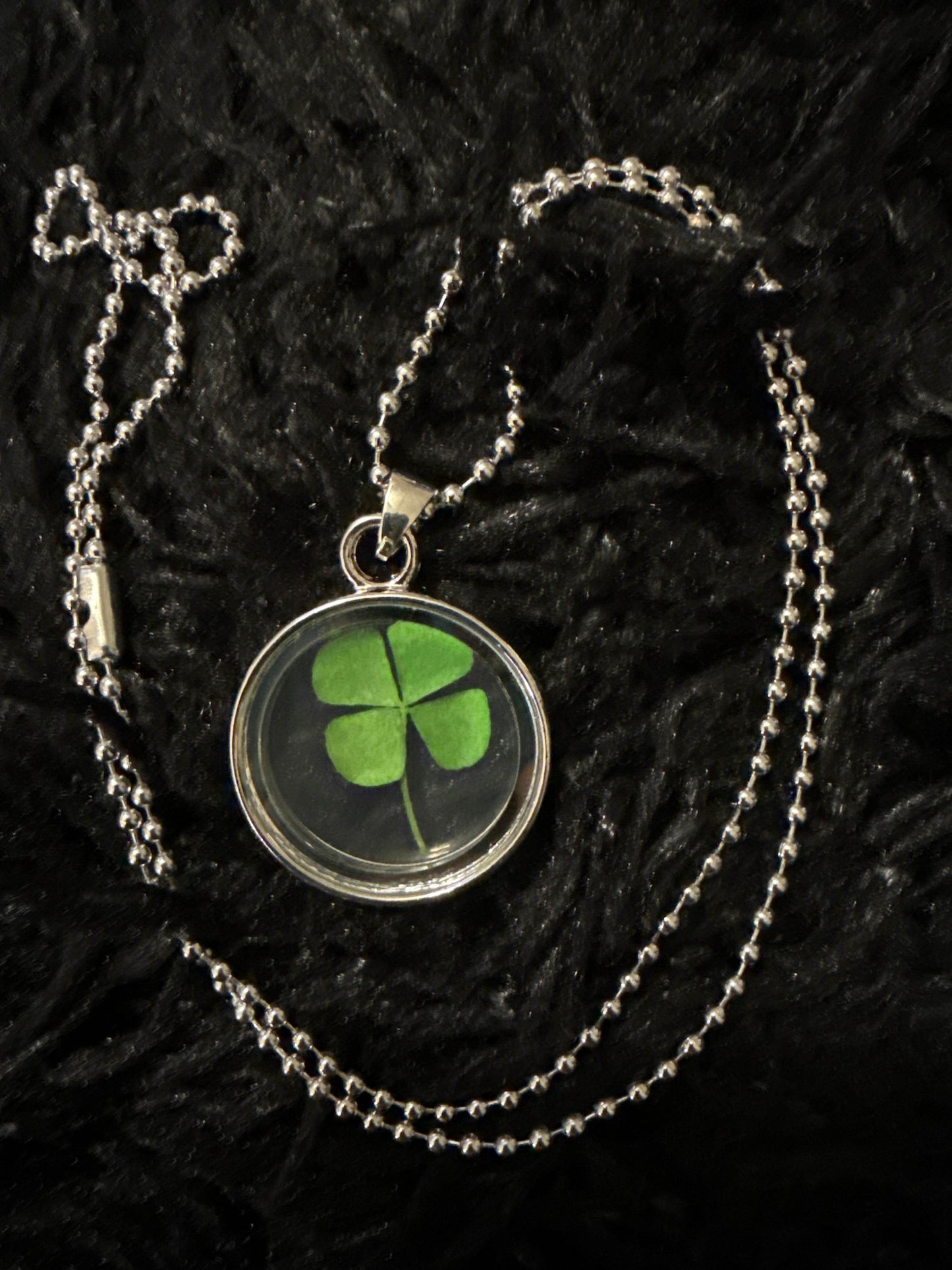 🍀 Real Four-Leaf Clover Resin Pendant Necklace 🍀 - PuzzlePieces2326