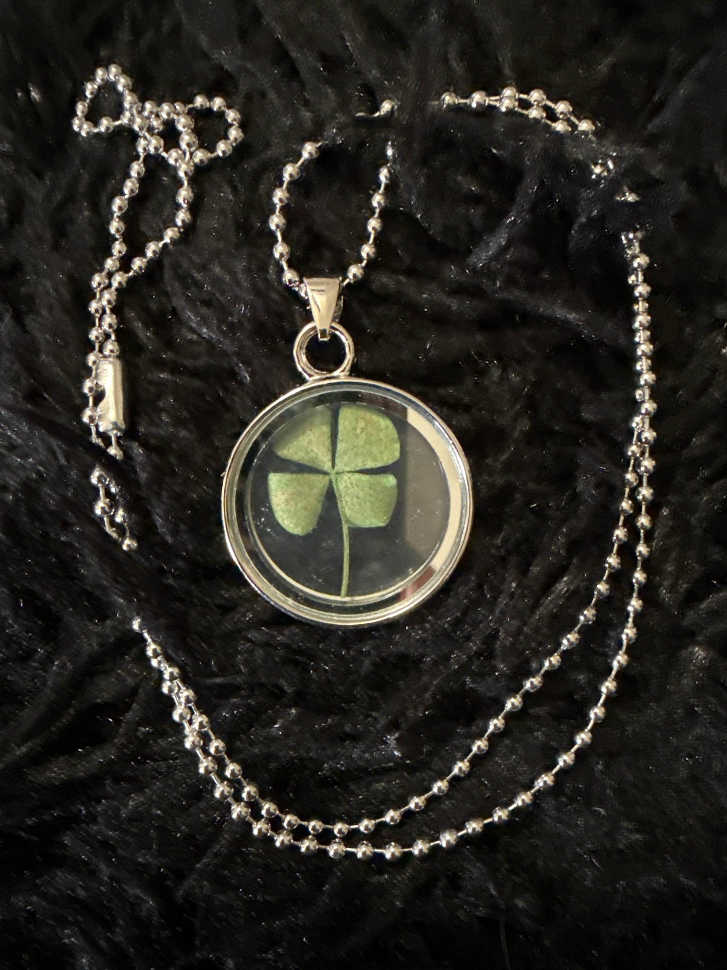 🍀 Real Four-Leaf Clover Resin Pendant Necklace 🍀 - PuzzlePieces2326