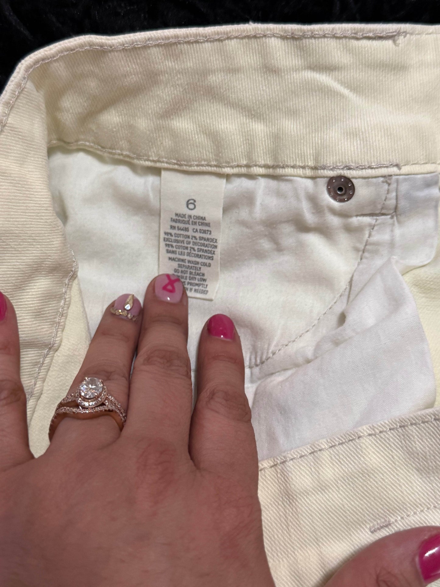 American Eagle light yellow shorts - PuzzlePieces2326