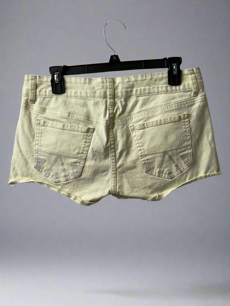 American Eagle light yellow shorts - PuzzlePieces2326