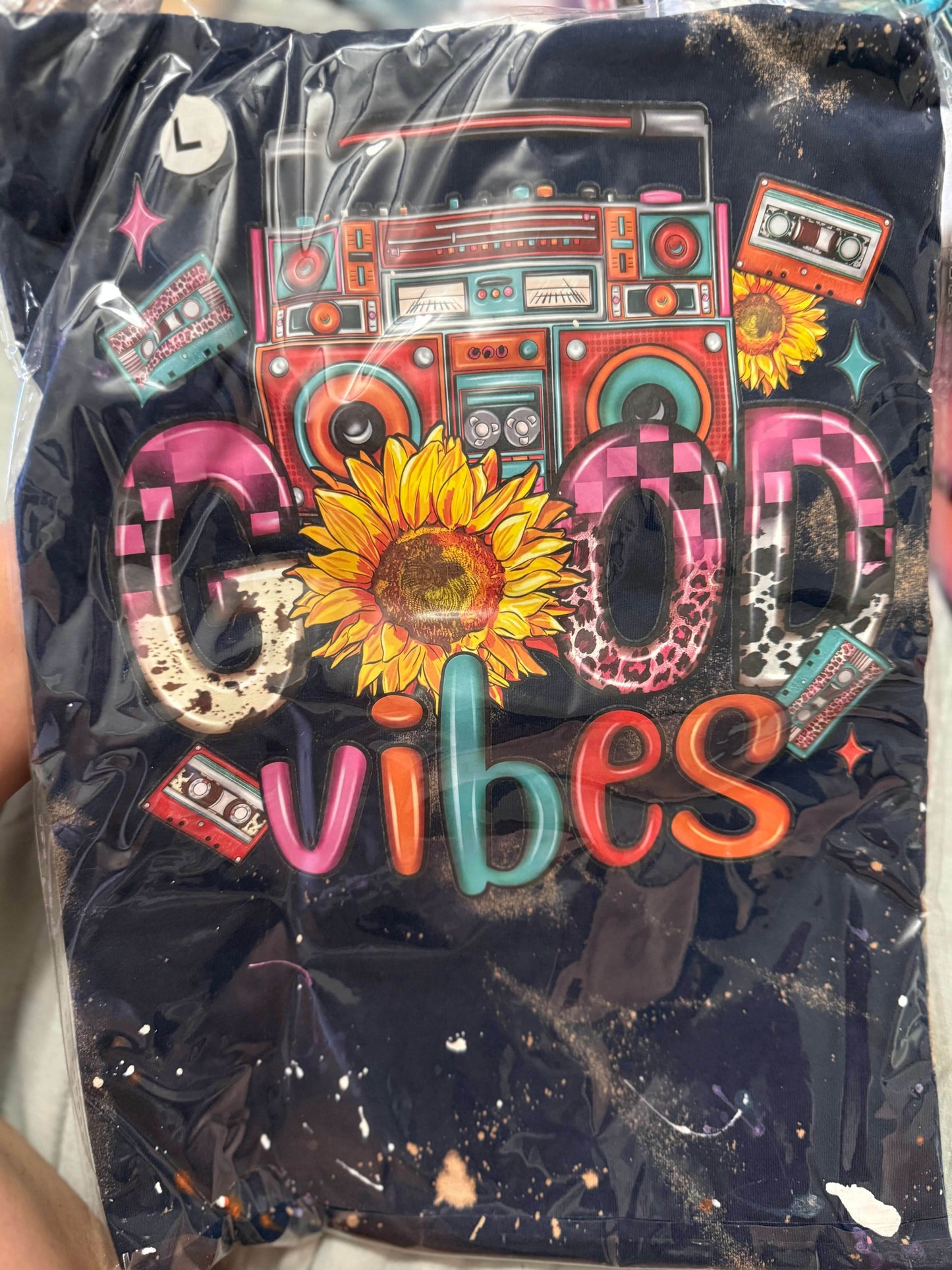 šµ Good Vibes Retro Boombox T-Shirt - Vintage Summer Style š» - PuzzlePieces2326