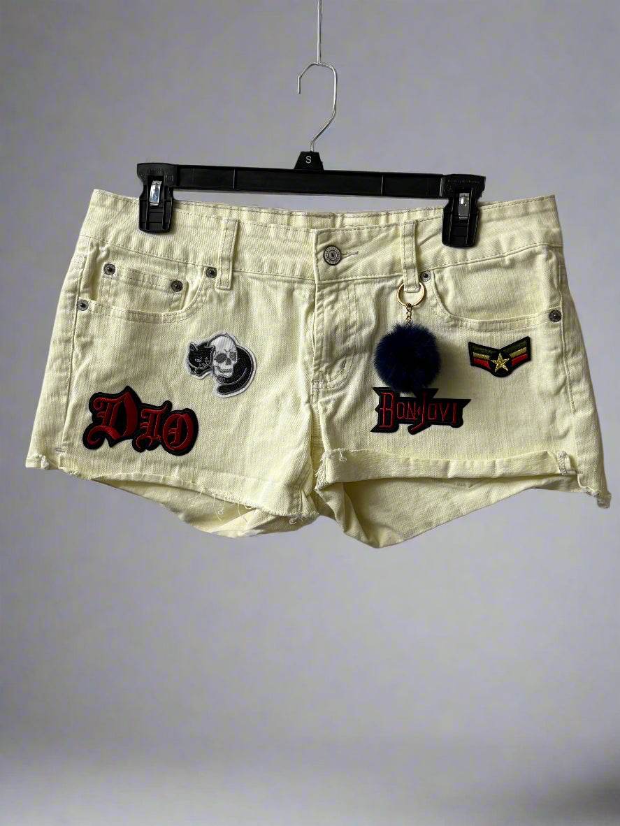 American Eagle light yellow shorts - PuzzlePieces2326