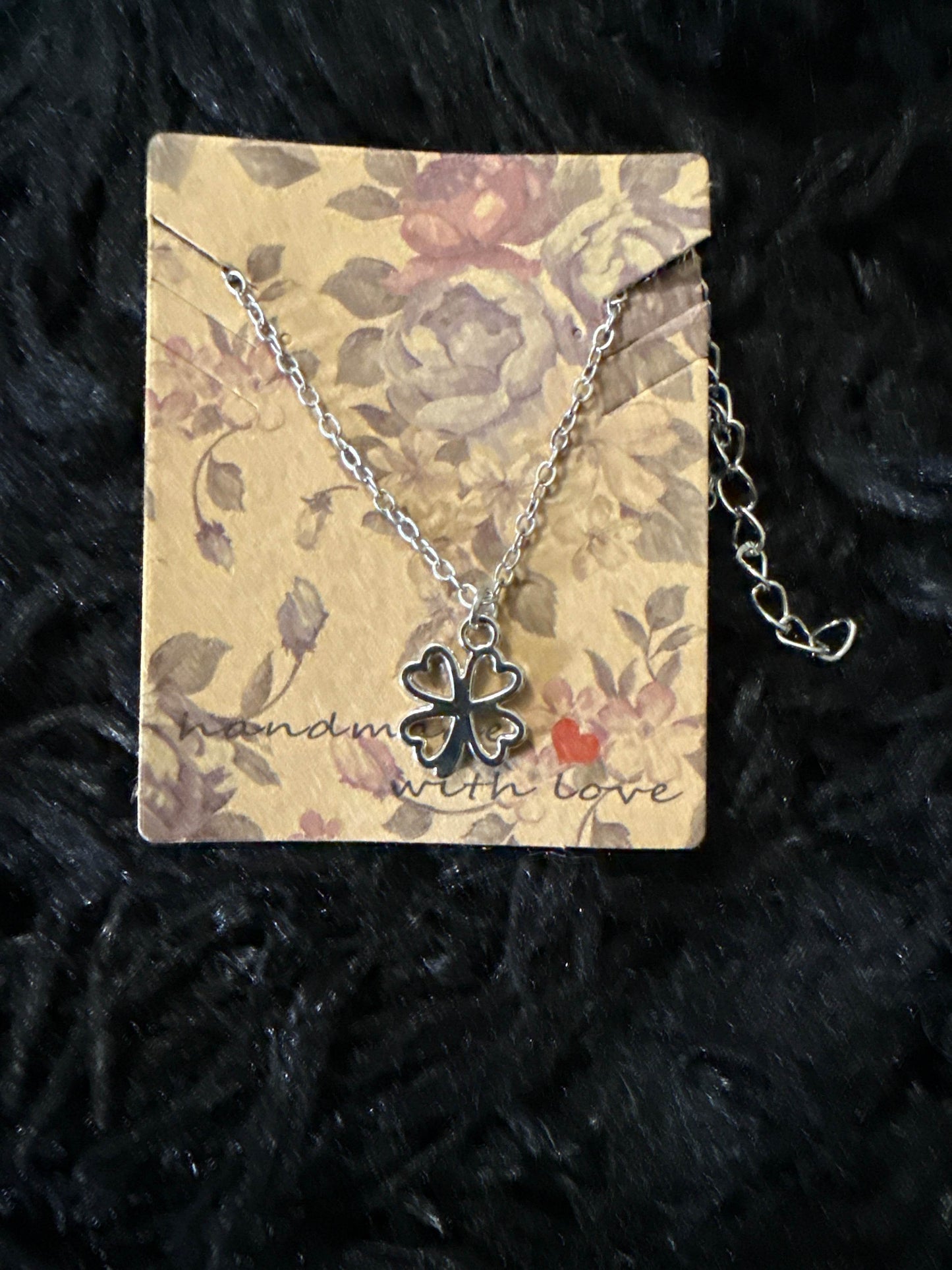 🍀 Silver Hearts Lucky Clover Necklace 💫 - PuzzlePieces2326