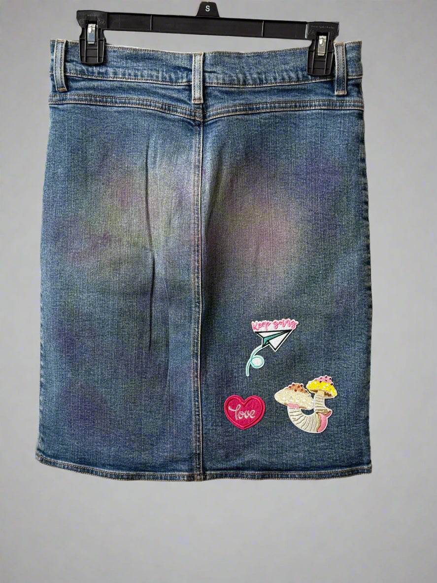š¦ American Eagle Peace & Color Patch Denim Skirt - PuzzlePieces2326