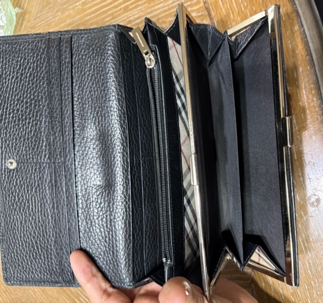 Authentic Burberry Continental Wallet in Classic Black | Austin Wallet Collection| PuzzlePieces