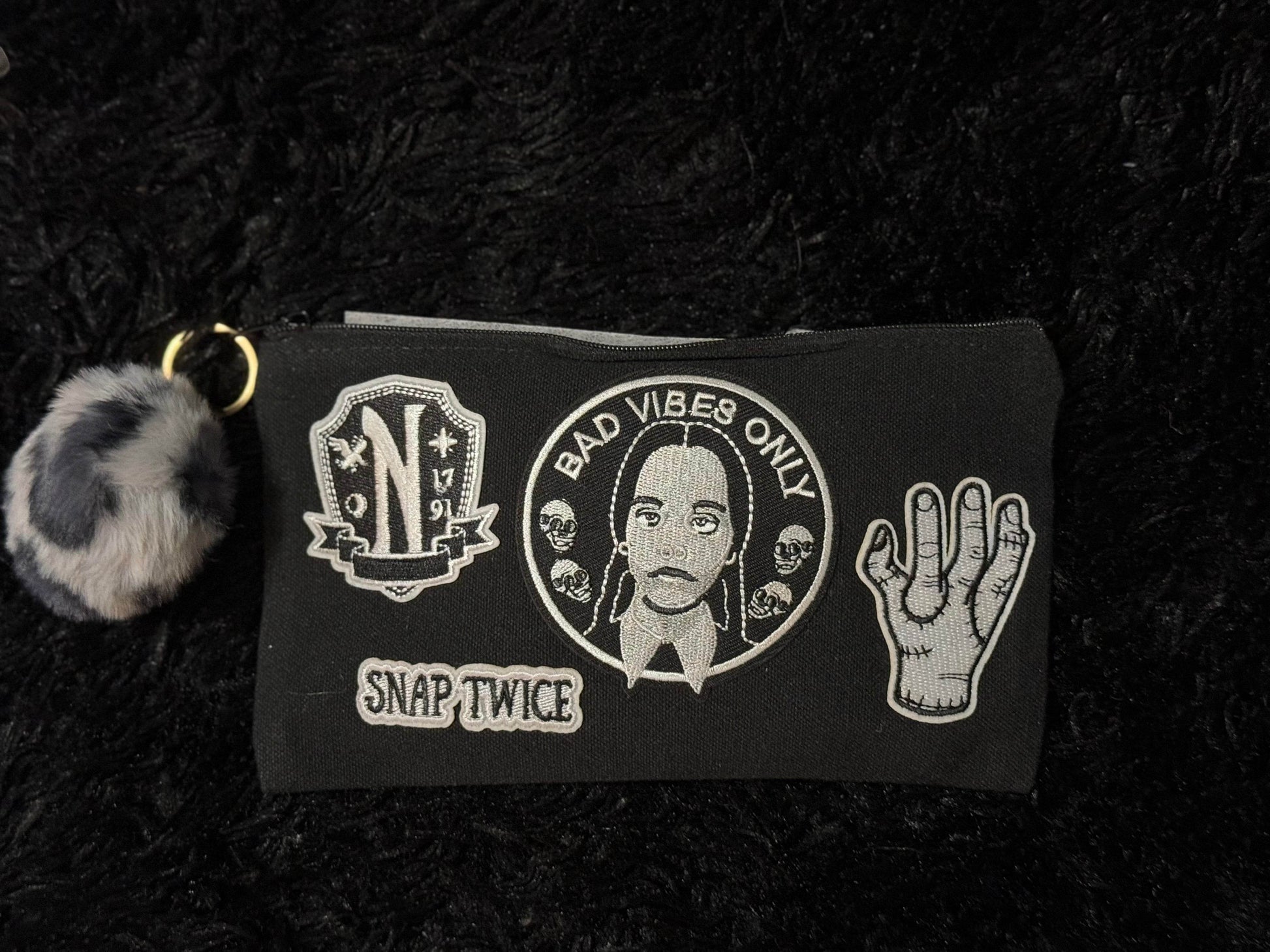 🖤 WEDNESDAY ADDAMS BAD VIBES ONLY ACCESSORIES POUCH - PuzzlePieces2326