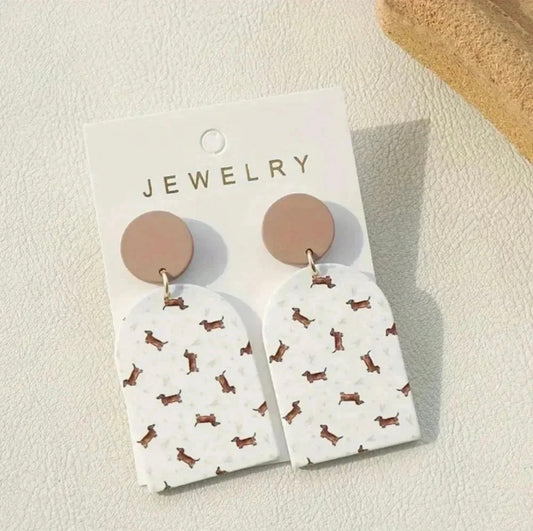🐾 PLAYFUL DACHSHUND DANGLE EARRINGS
For the Wiener Dog Lover