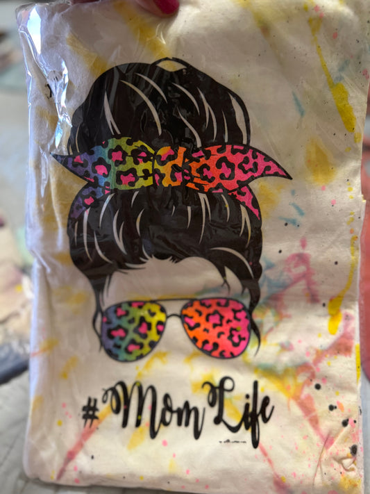 🌈 RAINBOW LEOPARD MESSY BUN MOM LIFE T-SHIRT
Rock That Mom Bun in Style! | Austin Mom Essential