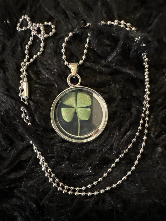 🍀 Real Four-Leaf Clover Resin Pendant Necklace 🍀 - PuzzlePieces2326