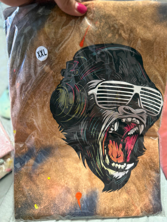 🎧 DJ Gorilla Party T-Shirt - Urban Beast Mode 🦍 - PuzzlePieces2326