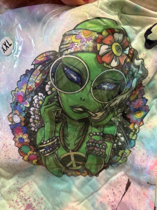 🛸 Groovy Alien Peace T-Shirt - PuzzlePieces2326