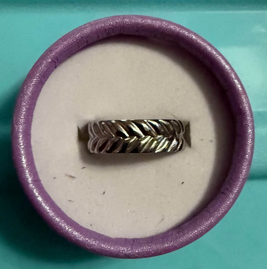 ✨ Silver Chevron Band Ring - PuzzlePieces2326