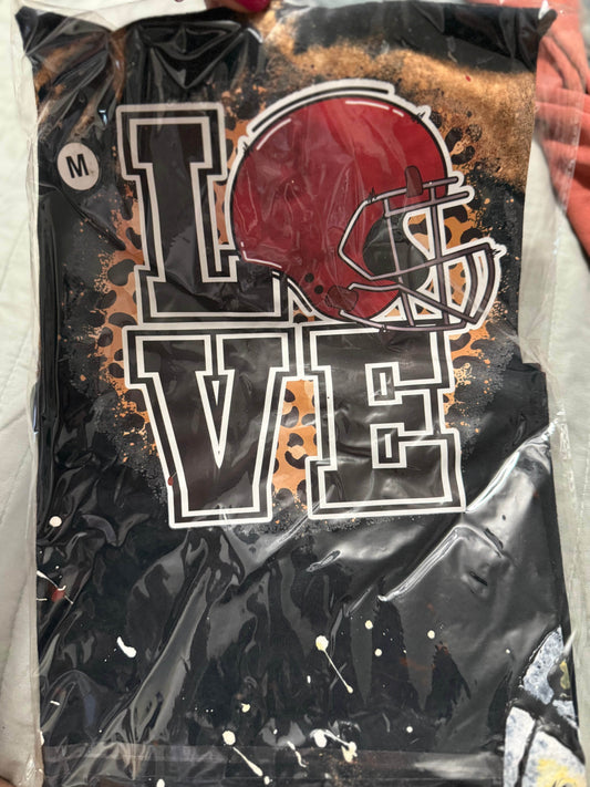 Football Mom LOVE Graphic Tee - PuzzlePieces2326