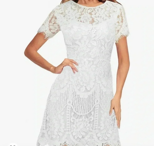 🌟 ELEGANT SCALLOPED LACE DRESS