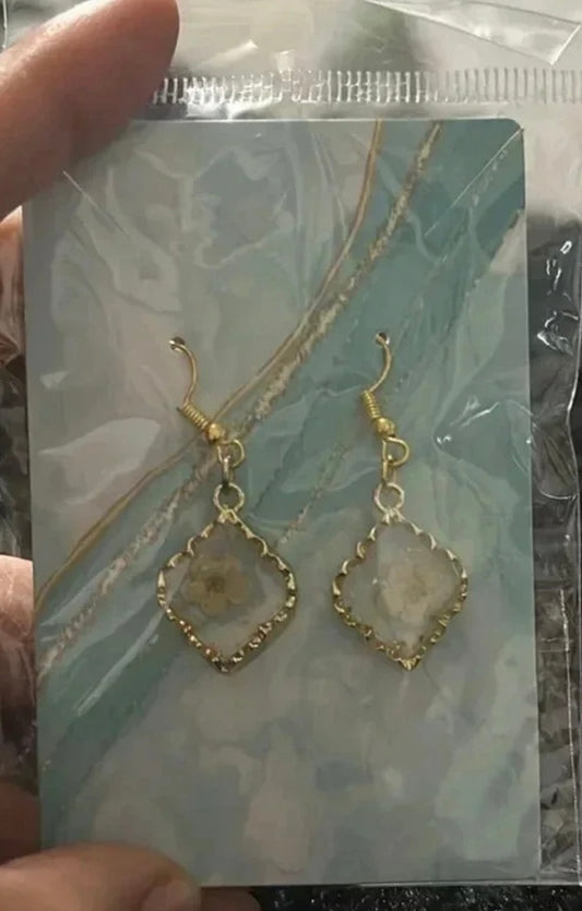 💎 MOROCCAN CRYSTAL LANTERN EARRINGS
Delicate Elegance | Bohemian Luxury