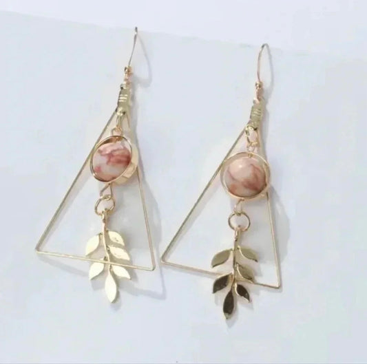 🌿 GEOMETRIC BOTANICAL TRIANGLE EARRINGS
Modern Nature-Inspired | Minimalist Elegance